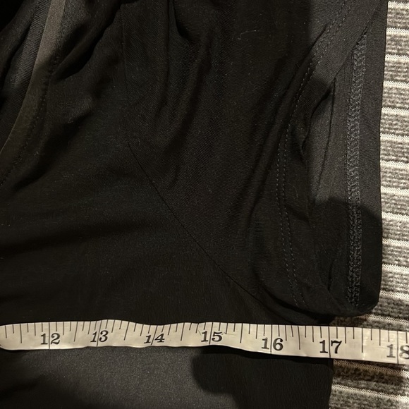 White House Black Market shortsleeved  crew neck T-shirt Sz M - Picture 5 of 9